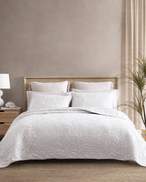 Solid Costa Sera Full/Queen Quilt - White