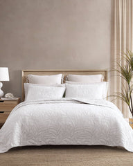 Solid Costa Sera Full/Queen Quilt - White