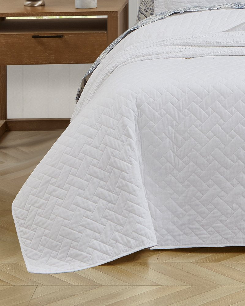 Raffia Solid 3-Piece King Quilt Set - White