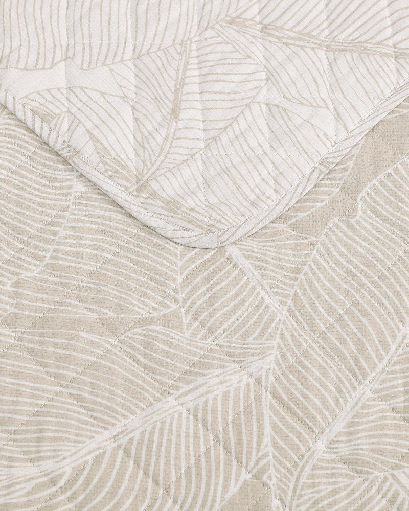 Pebble Palms Reversible 3-Piece Full/Queen Quilt Set - White/Lt Beige