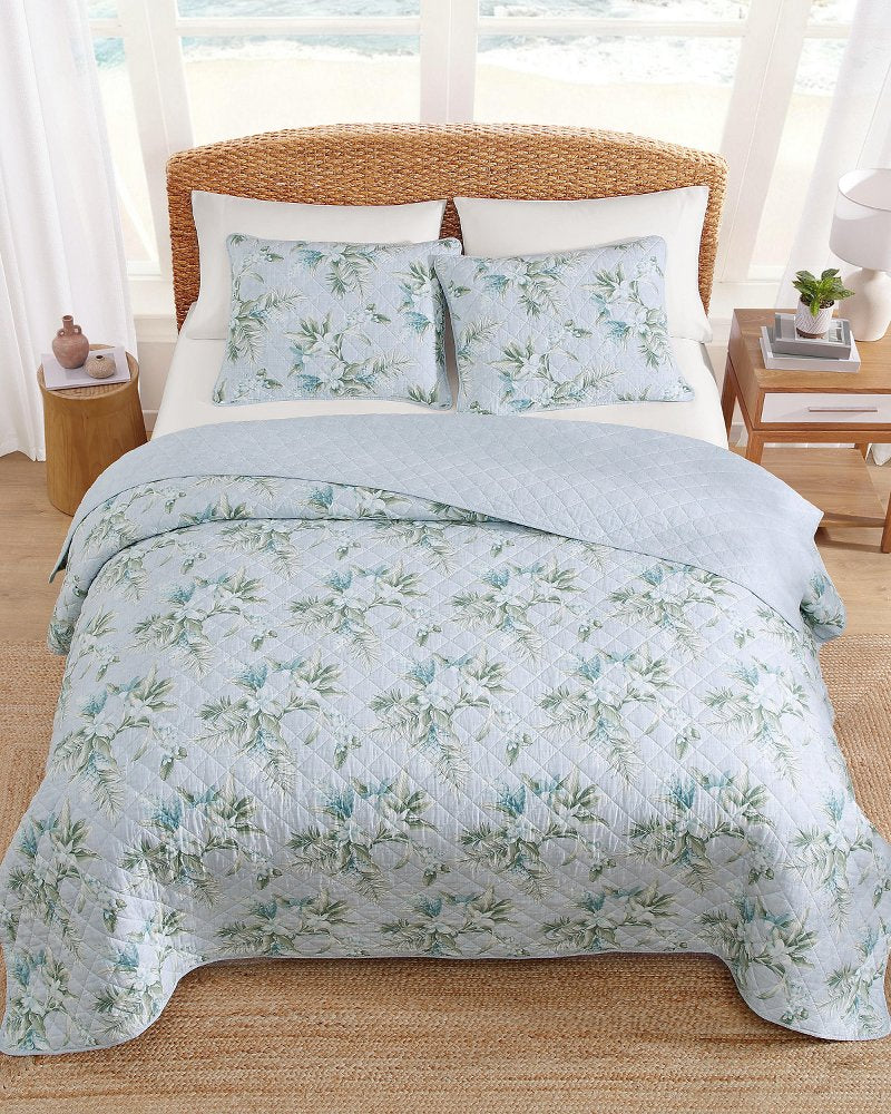 Floral Enchantment Reversible 3-Piece King Quilt Set - Light Blue