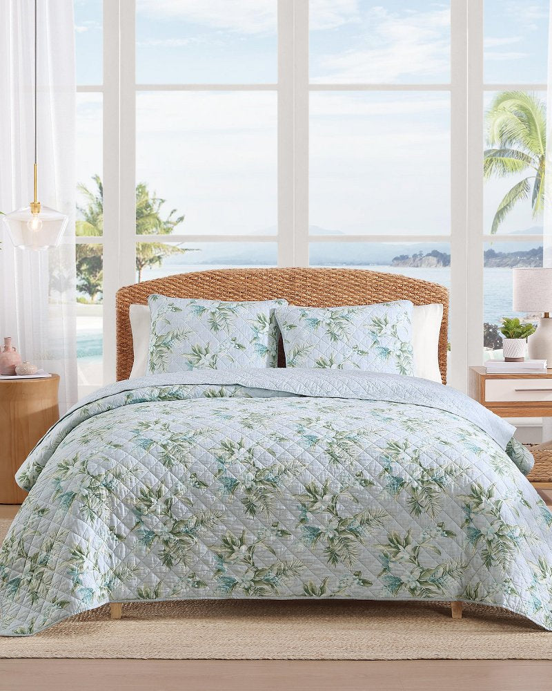 Floral Enchantment Reversible 3-Piece King Quilt Set - Light Blue