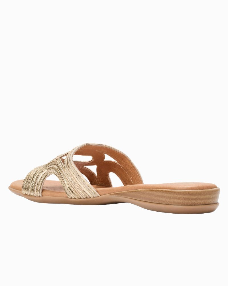 André Assous Nira Featherweights Sandals - Platino
