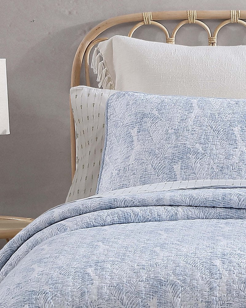Water Leaves 3-Piece Full/Queen Quilt Set - Blue