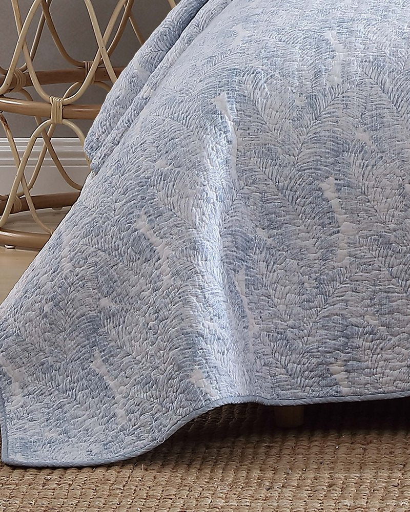 Water Leaves 3-Piece King Quilt Set - Blue