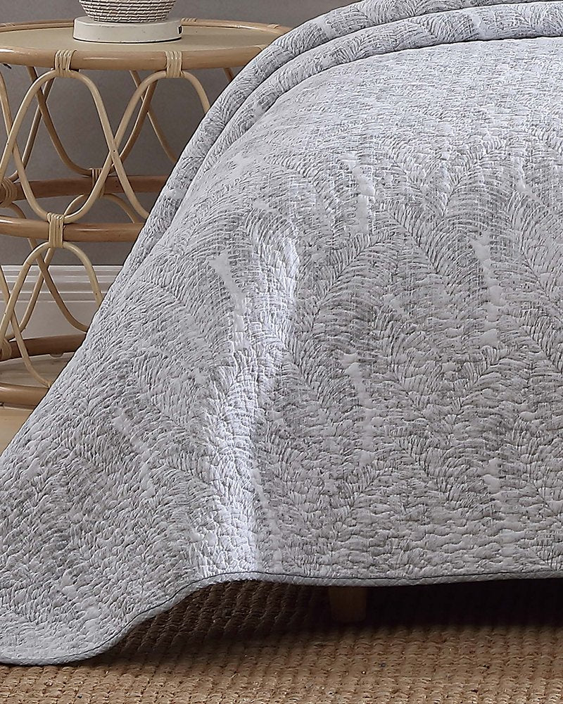 Water Leaves 2-Piece Twin Quilt Set - Grey