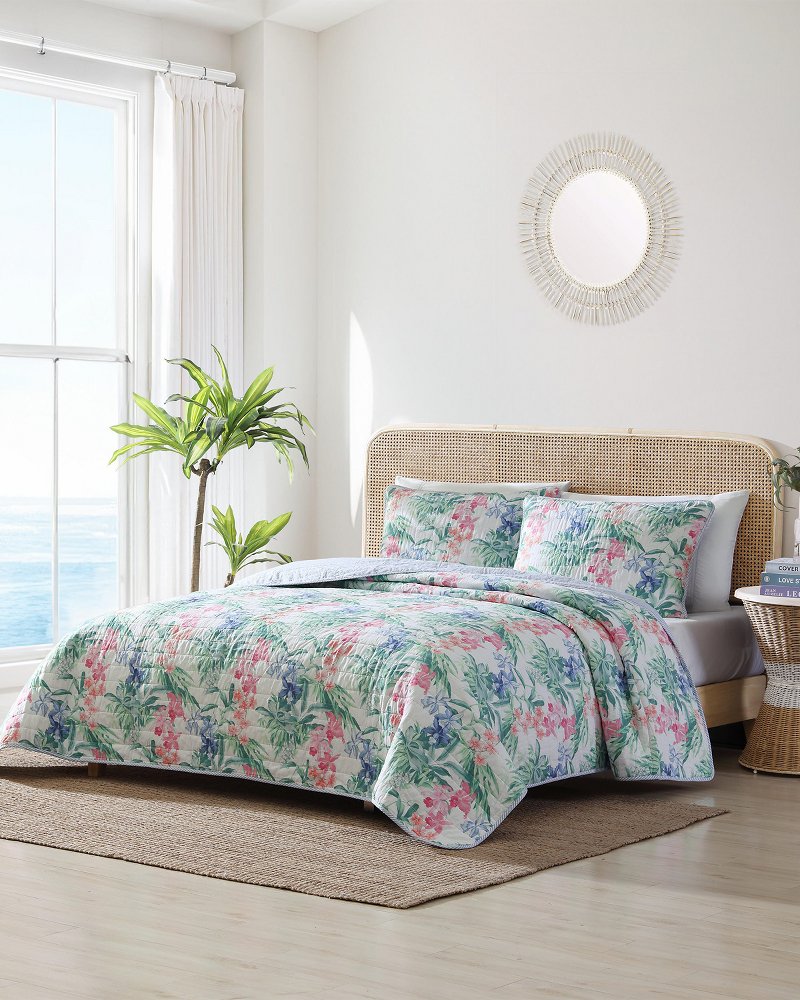 Island Orchid Reversible 3-Piece Full/Queen Quilt Set - White