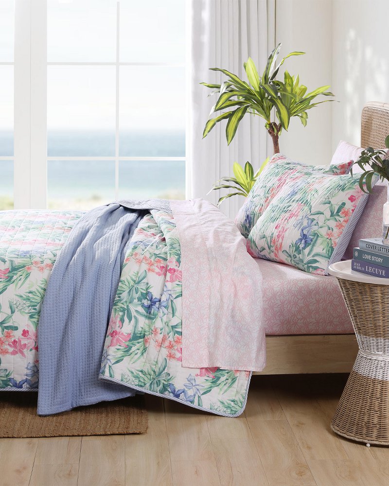 Island Orchid Reversible 3-Piece Full/Queen Quilt Set - White