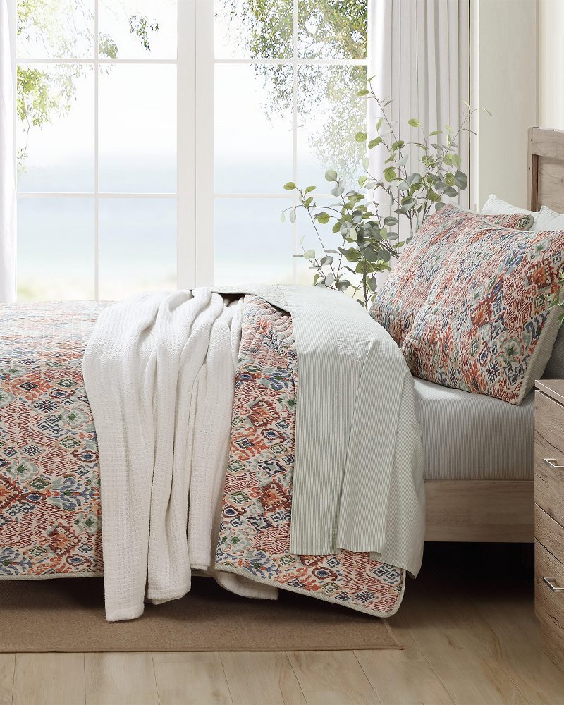 Ikat Tropics Reversible 3-Piece Full/Queen Quilt Set - Multicolor