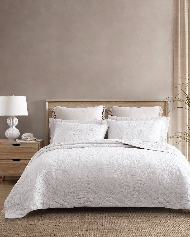 Solid Costa Sera Twin Quilt - White