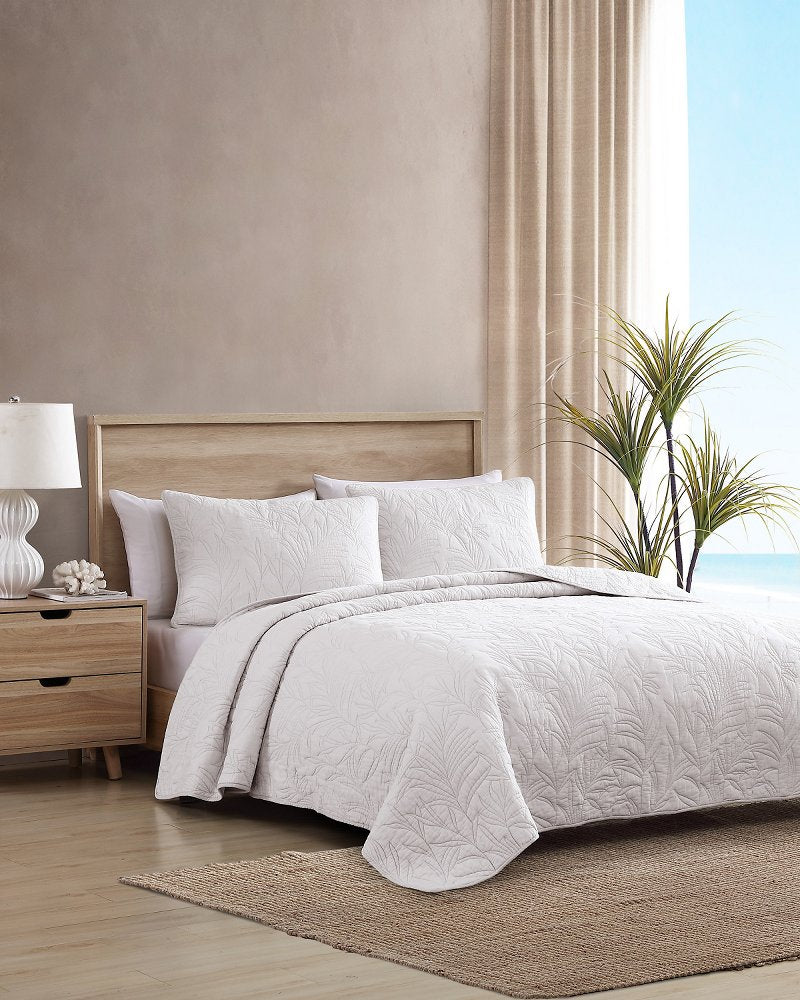 Solid Costa Sera Full/Queen Quilt - White