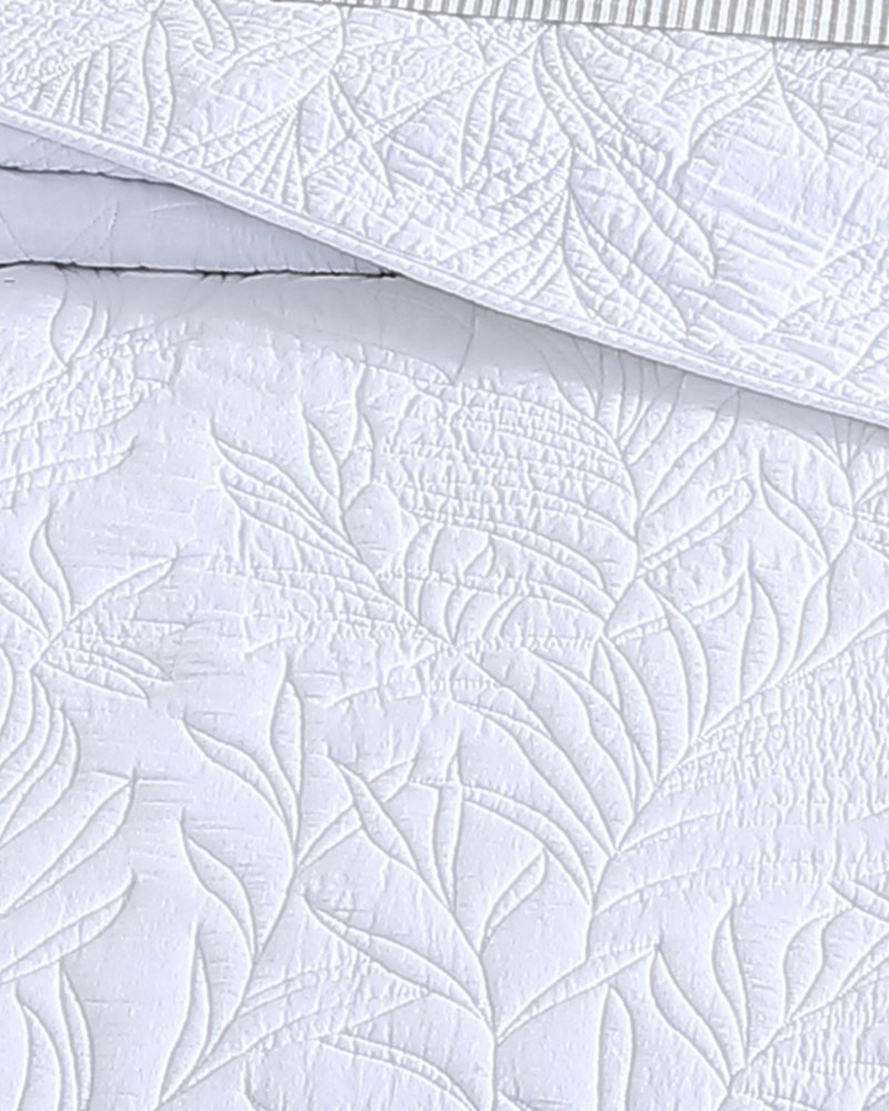 Solid Costa Sera King Quilt - White